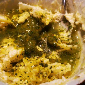 金槍魚雞蛋法式酸奶油沙拉，這道沙拉營養(yǎng)豐富，最適合做營養(yǎng)餐了